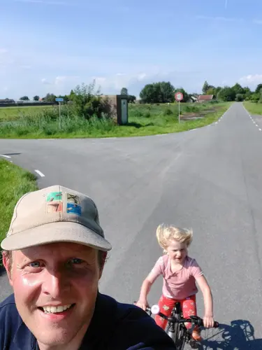 En toen, na 60km, moest Eva toch gaan achterhangen. Niet omdat ze dat zelf wilde, maar omdat ze anders de zee niet meer zouden halen. Na wat tegenstribbelen gaf ze toe, eigenlijk was ze toch ook al best wel moe :)